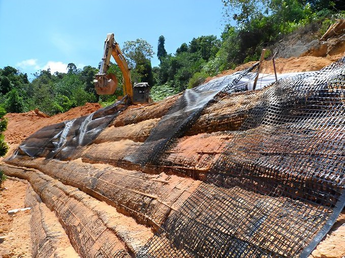 Pull-out and internal stability of reinforced soil (MSE) Pull-out and internal stability of reinforced soil (MSE)